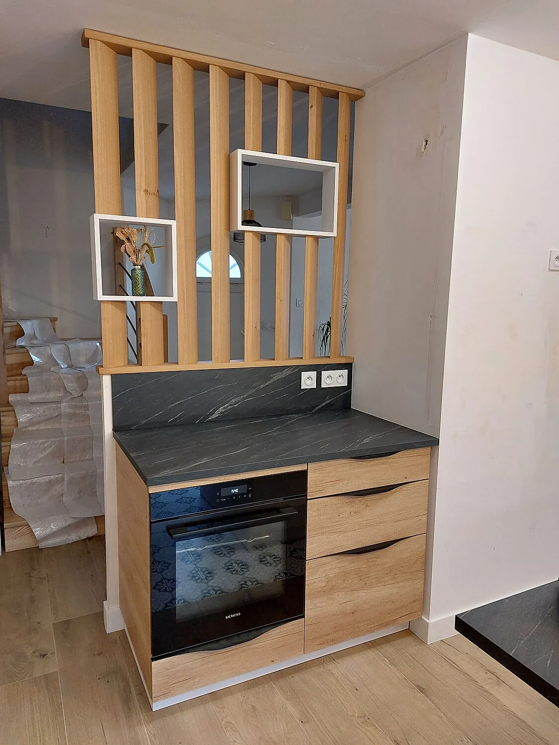Claustra bois et meuble four sur mesure